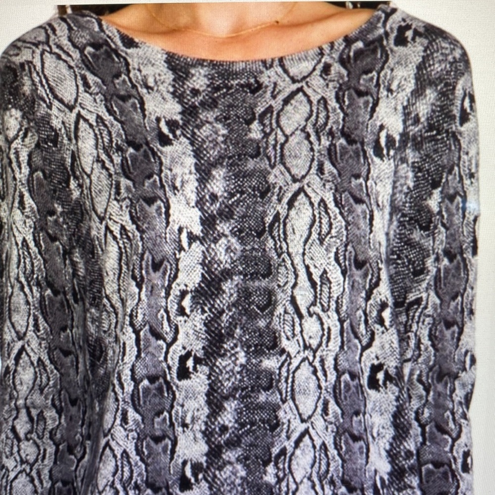 Joie black gray python print wool/cashmere blend sweater Size XS EUC